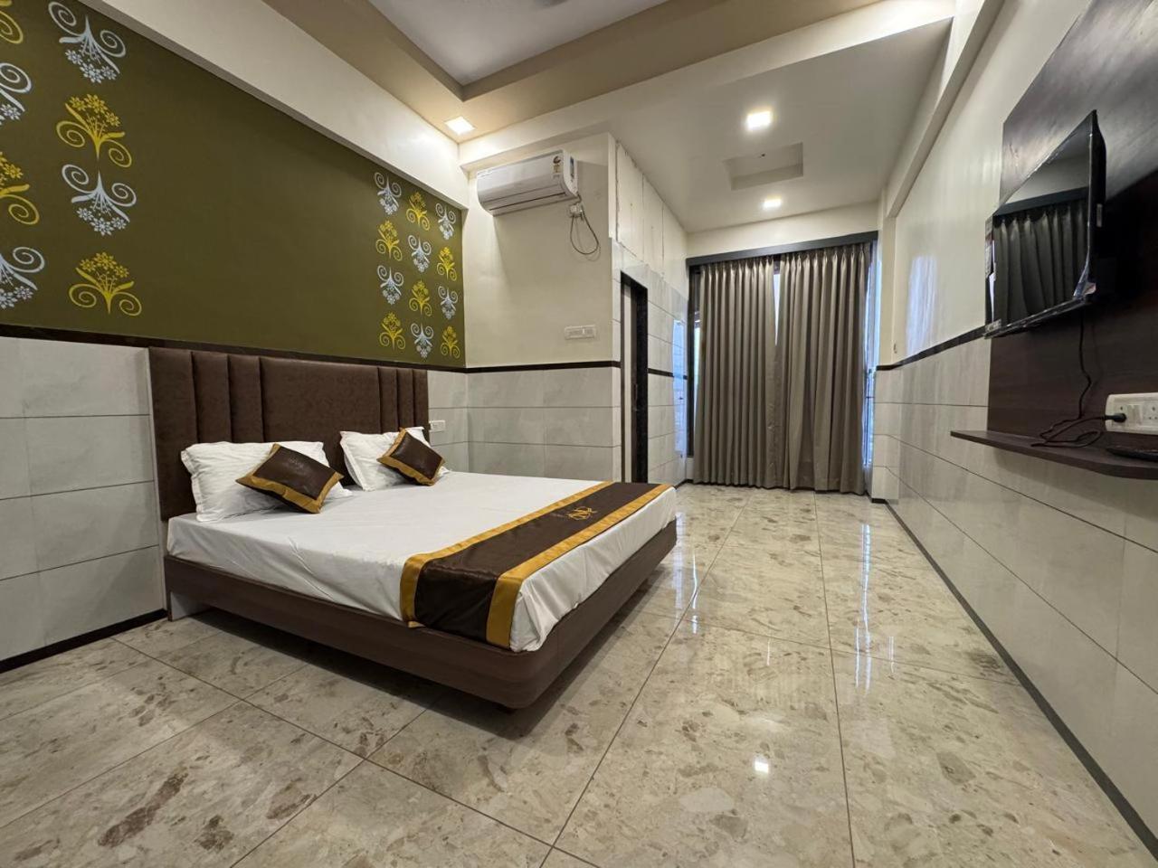 Majestic Inn Vasai Exterior photo