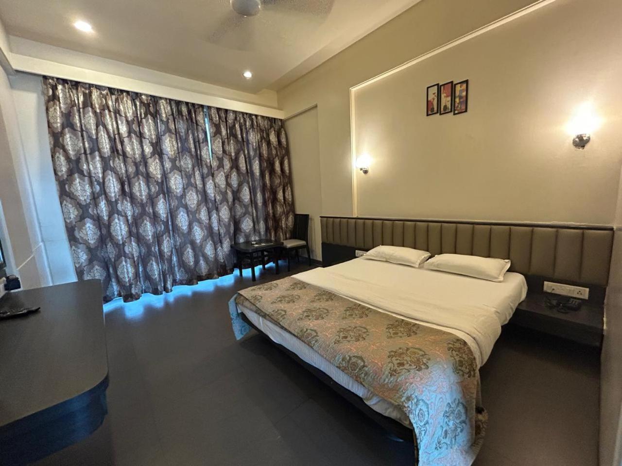Majestic Inn Vasai Exterior photo
